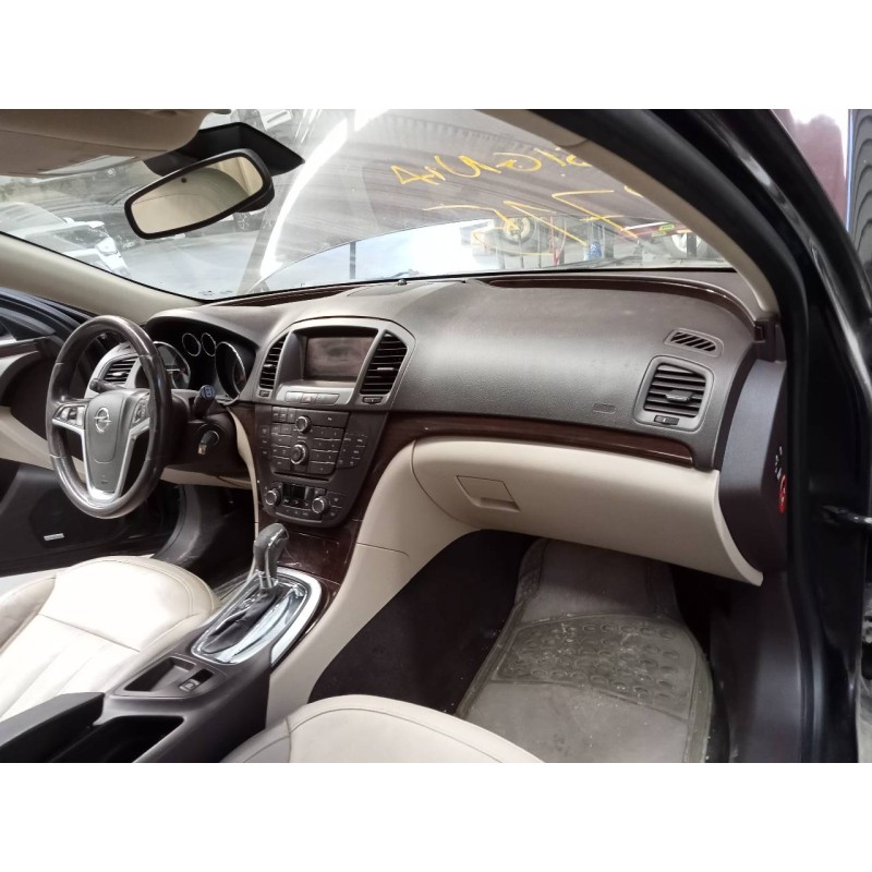 opel insignia berlina del año 2011