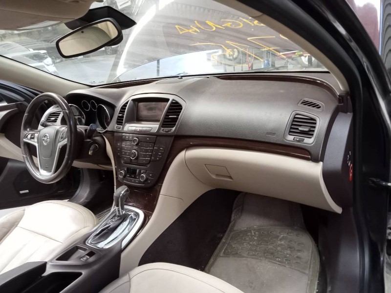 opel insignia berlina del año 2011