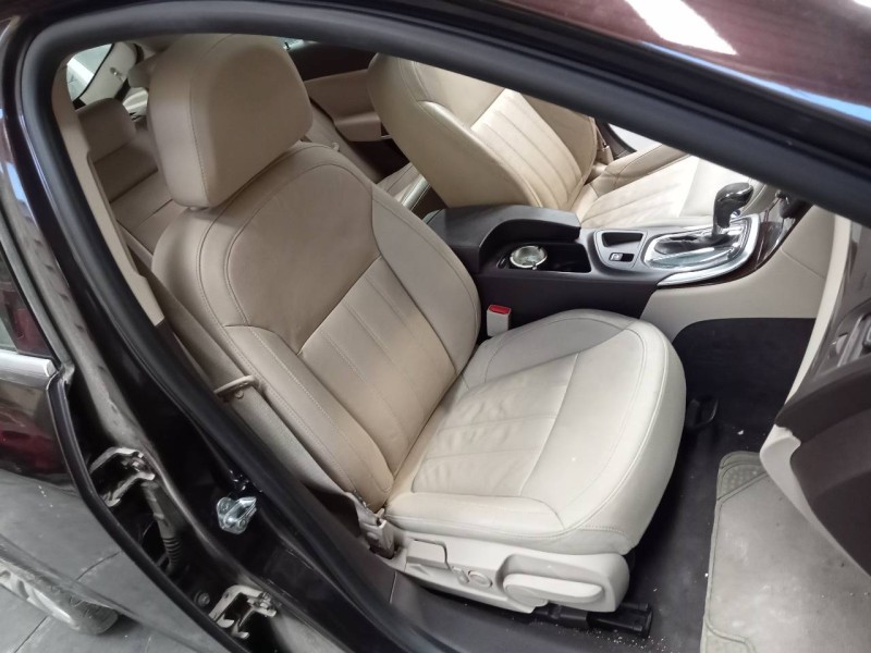 opel insignia berlina del año 2011