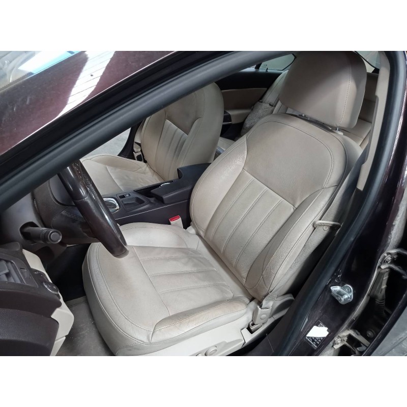 opel insignia berlina del año 2011