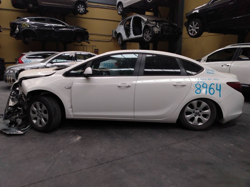 opel astra j lim. 4türig del año 2015