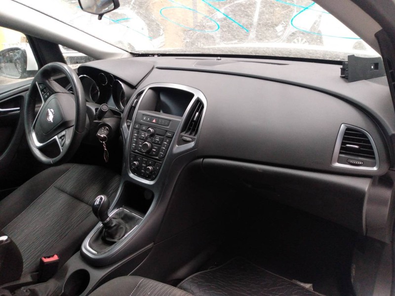 opel astra j lim. 4türig del año 2015