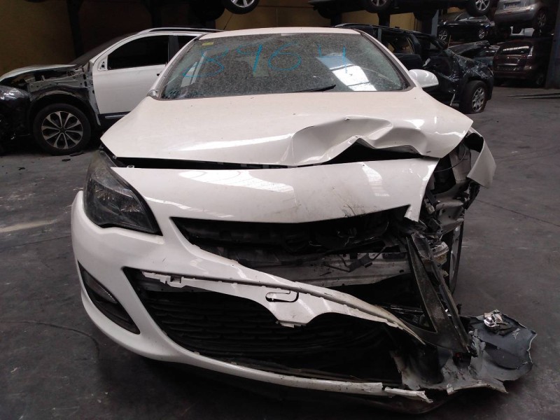 opel astra j lim. 4türig del año 2015