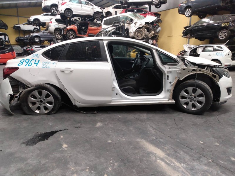 opel astra j lim. 4türig del año 2015
