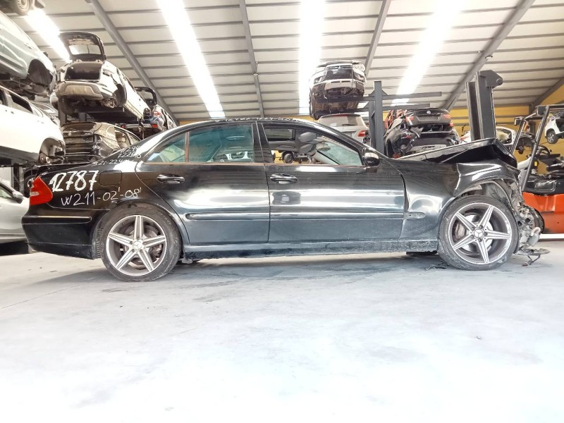 mercedes-benz clase e (w211) berlina del año 2002