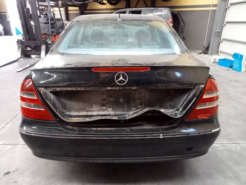mercedes-benz clase e (w211) berlina del año 2002