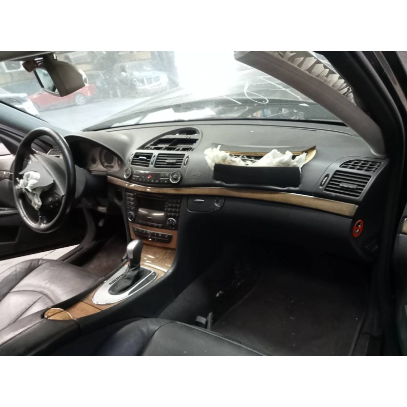 mercedes-benz clase e (w211) berlina del año 2002