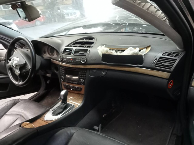 mercedes-benz clase e (w211) berlina del año 2002