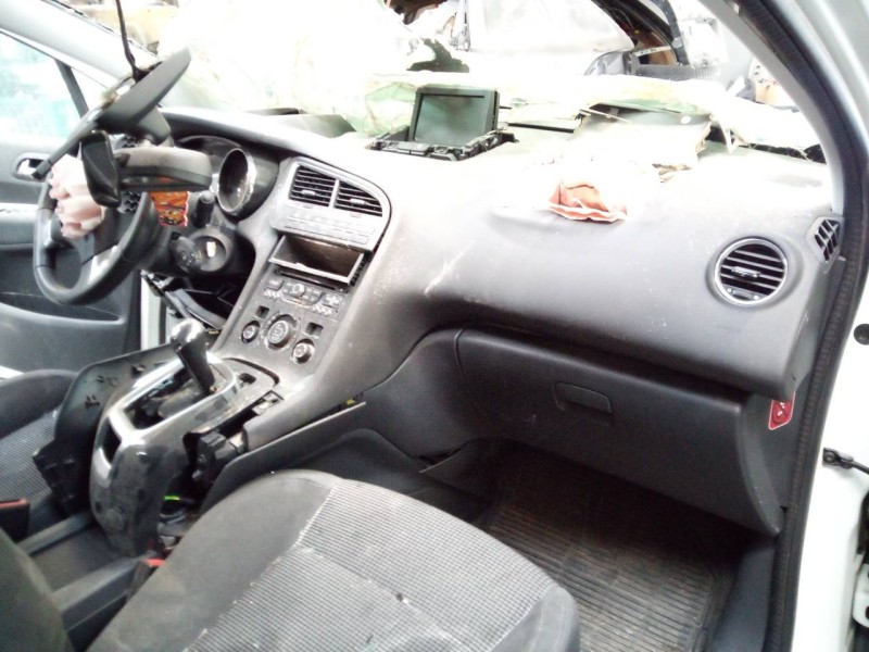 peugeot 5008 del año 2016