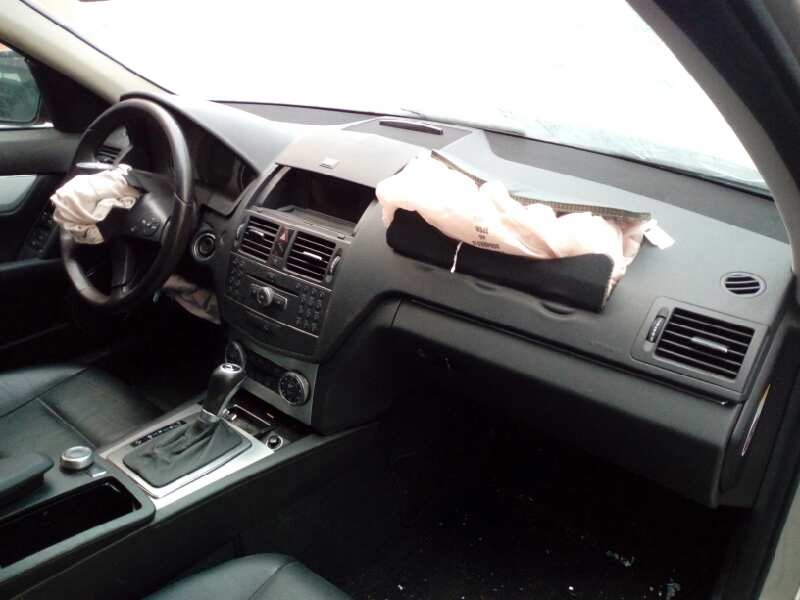 mercedes-benz clase c (w204) berlina del año 2007