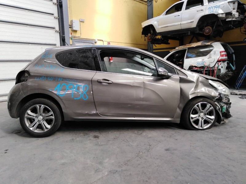 peugeot 208 del año 2013