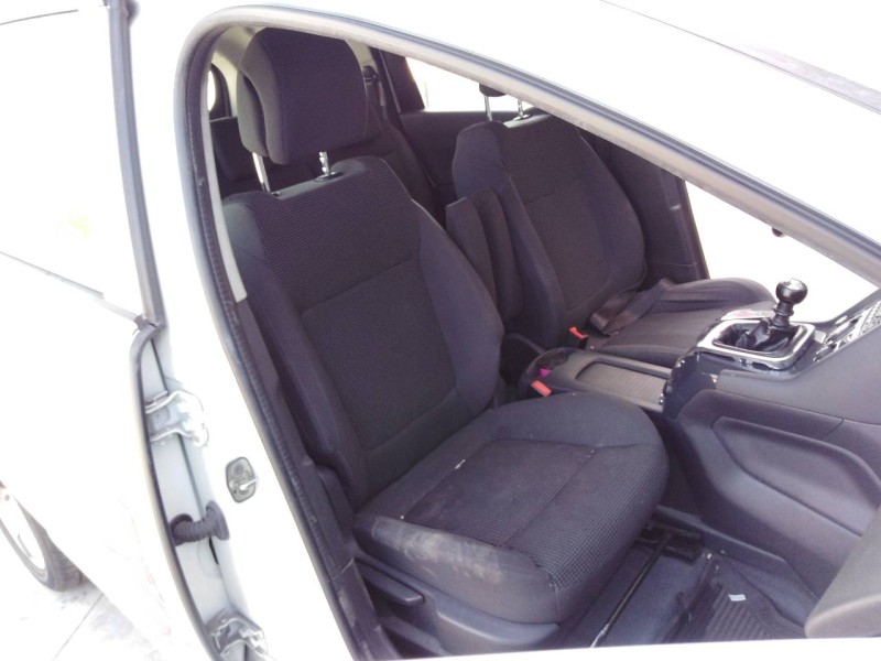 peugeot 5008 del año 2016