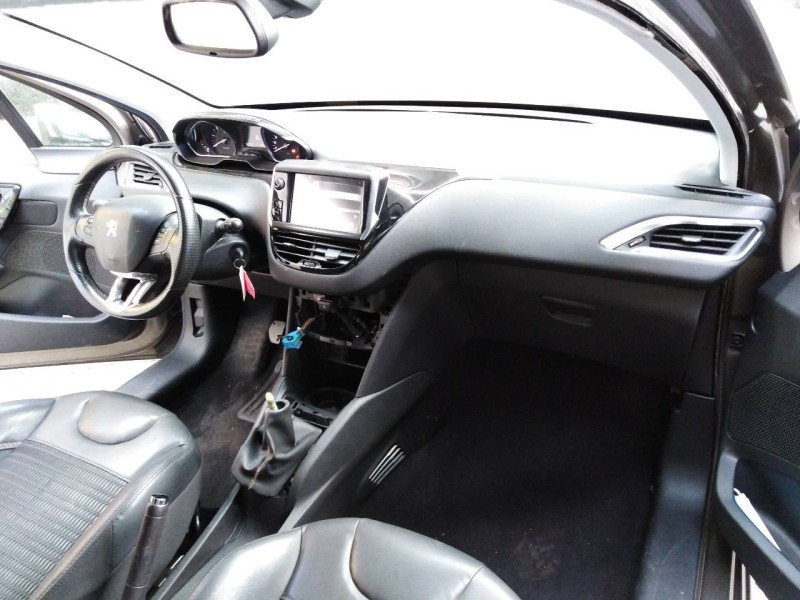 peugeot 208 del año 2013