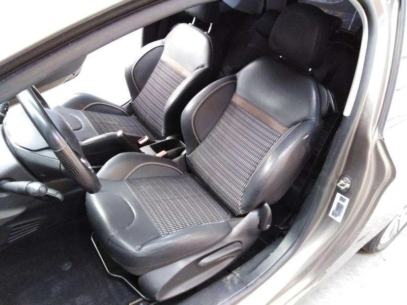 peugeot 208 del año 2013