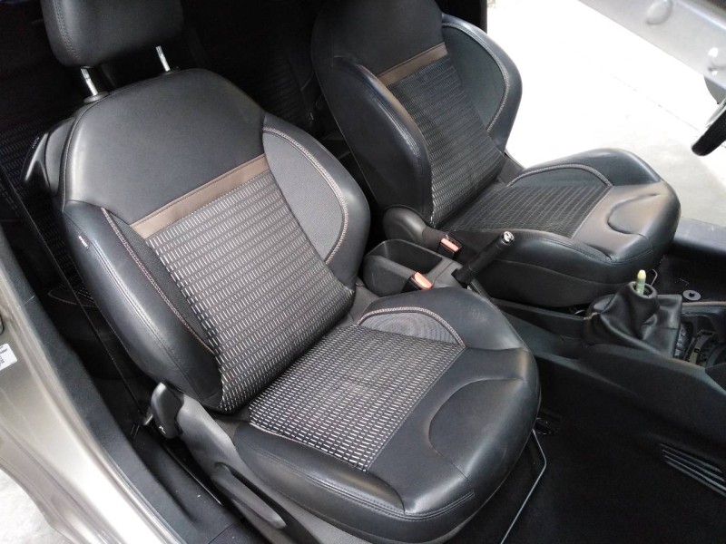 peugeot 208 del año 2013