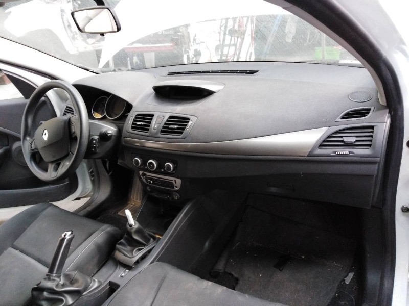 renault megane iii berlina 5 p del año 2013