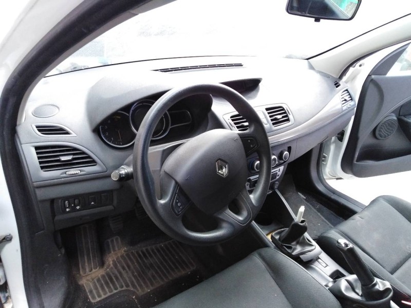 renault megane iii berlina 5 p del año 2013