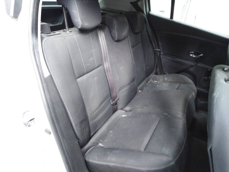 renault megane iii berlina 5 p del año 2013