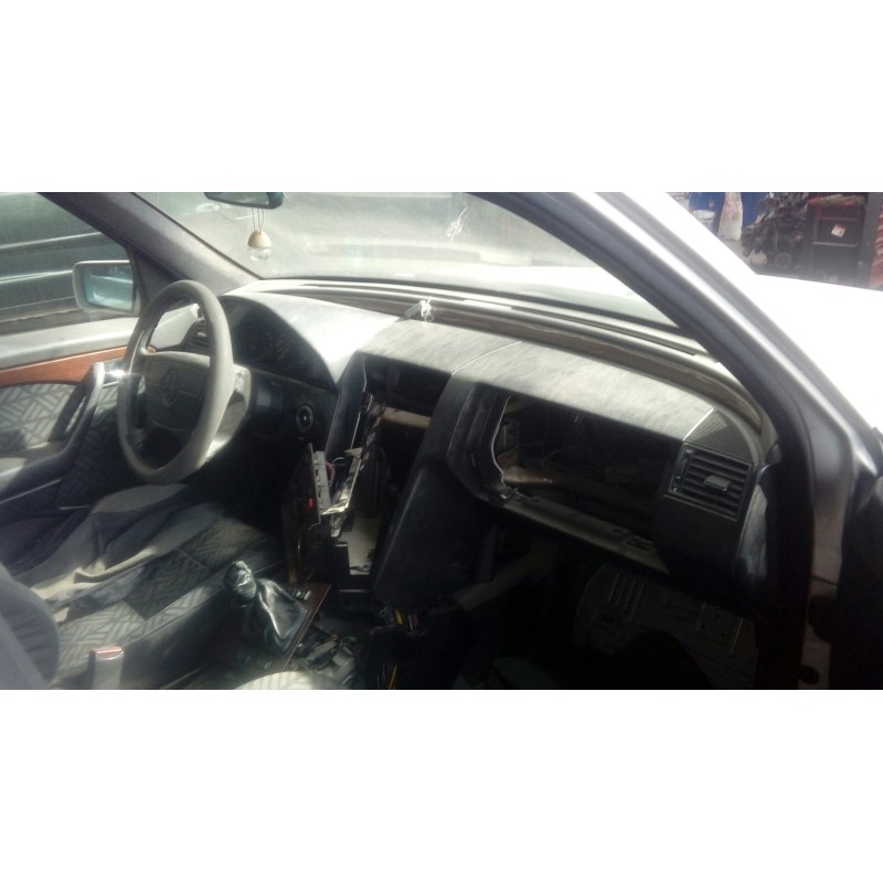 mercedes-benz clase c (w202) berlina del año 1993