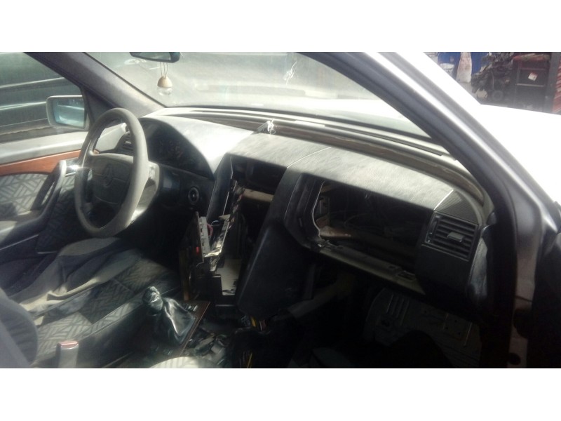 mercedes-benz clase c (w202) berlina del año 1993