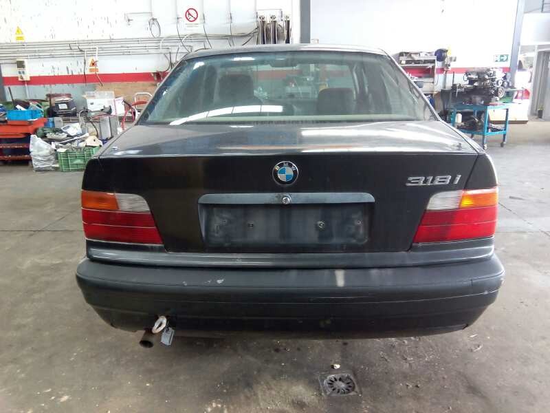 bmw serie 3 berlina (e36) del año 2002