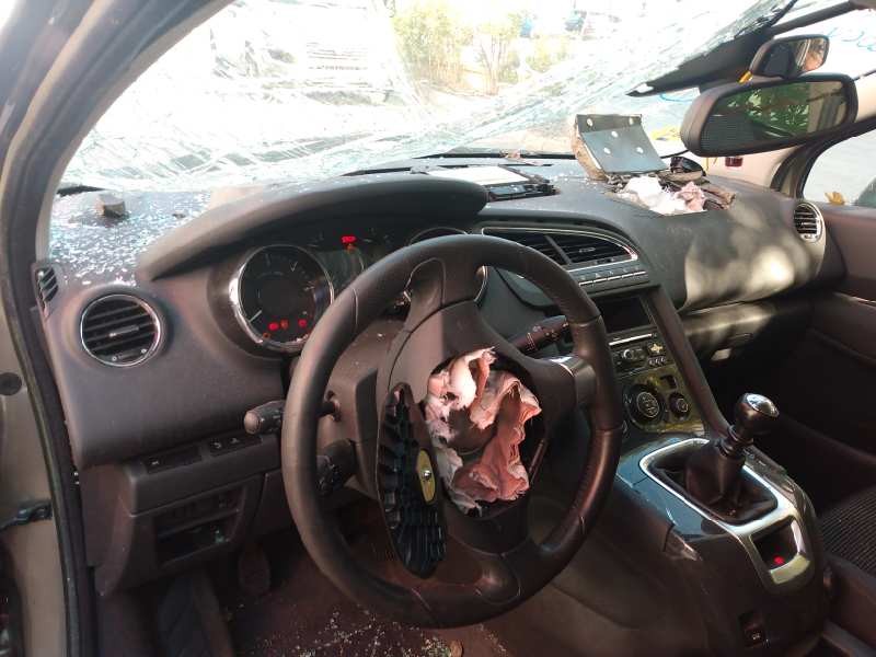 peugeot 5008 del año 2013