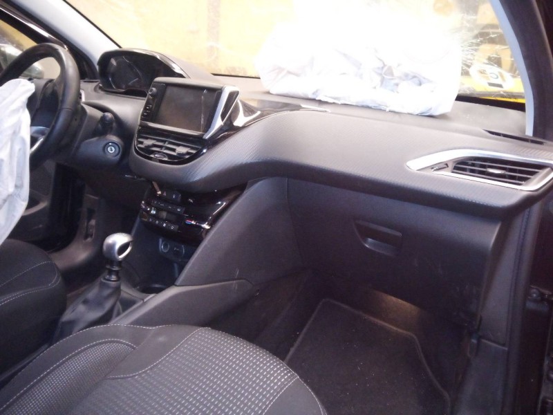 peugeot 208 (p2) del año 2019