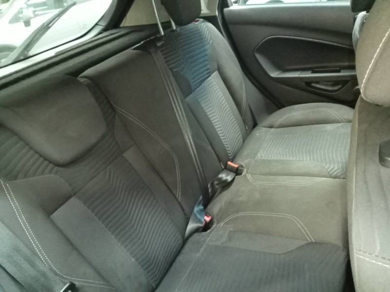 ford fiesta (ccn) del año 2013