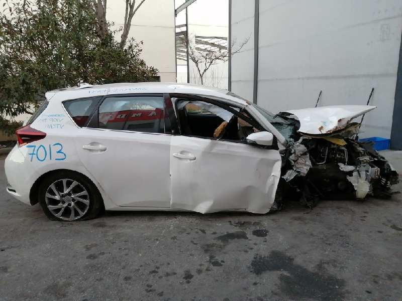 toyota auris del año 2017