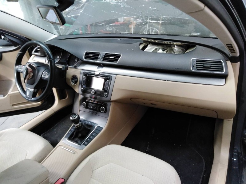 volkswagen passat variant (365) del año 2011