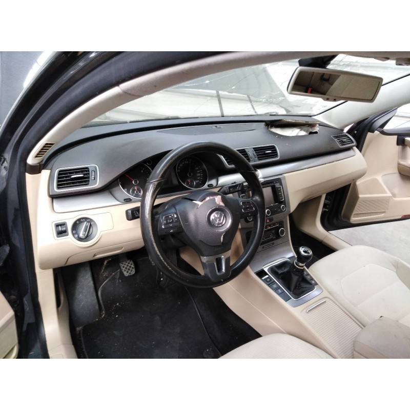 volkswagen passat variant (365) del año 2011