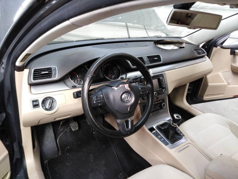 volkswagen passat variant (365) del año 2011