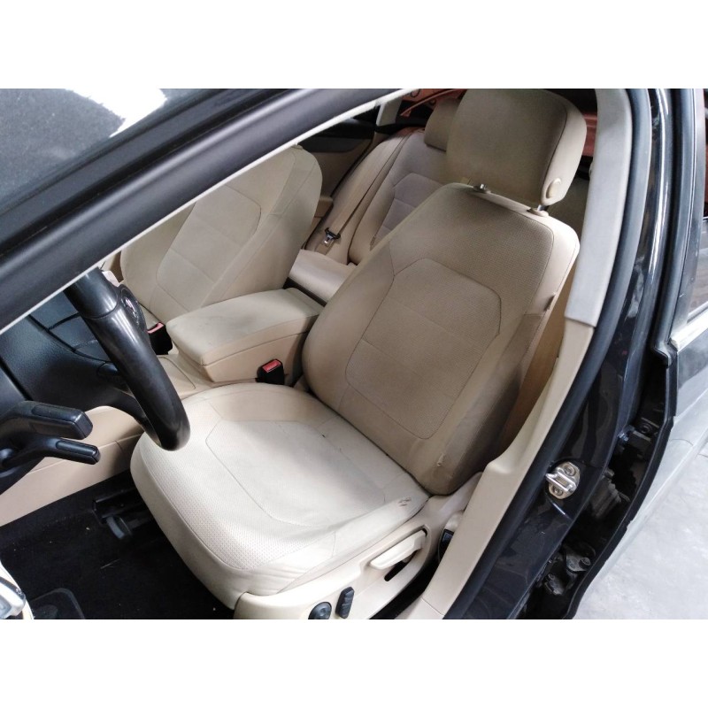 volkswagen passat variant (365) del año 2011