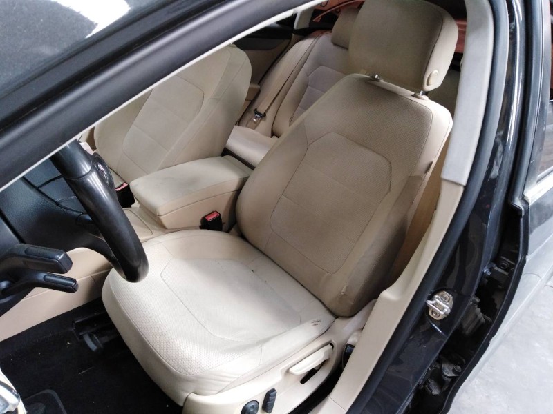 volkswagen passat variant (365) del año 2011