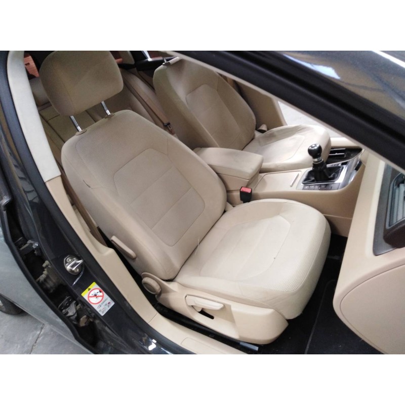 volkswagen passat variant (365) del año 2011