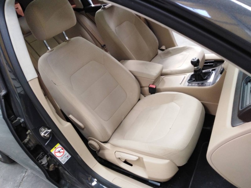 volkswagen passat variant (365) del año 2011