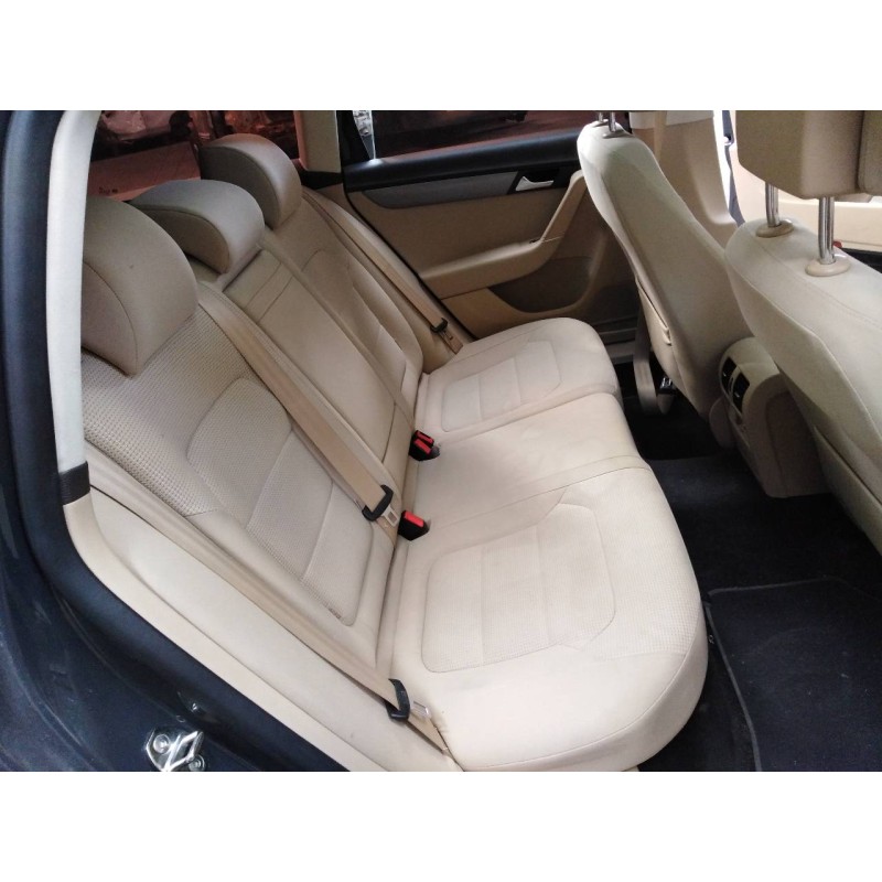 volkswagen passat variant (365) del año 2011