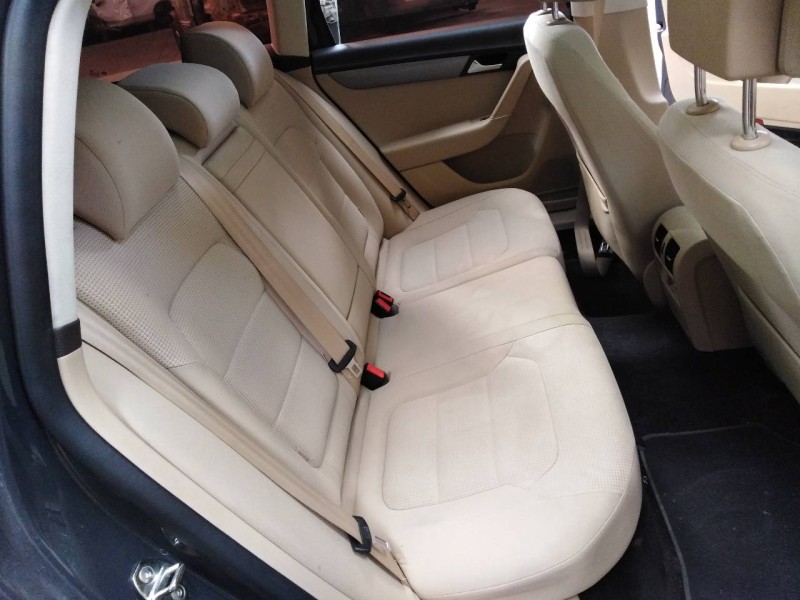 volkswagen passat variant (365) del año 2011