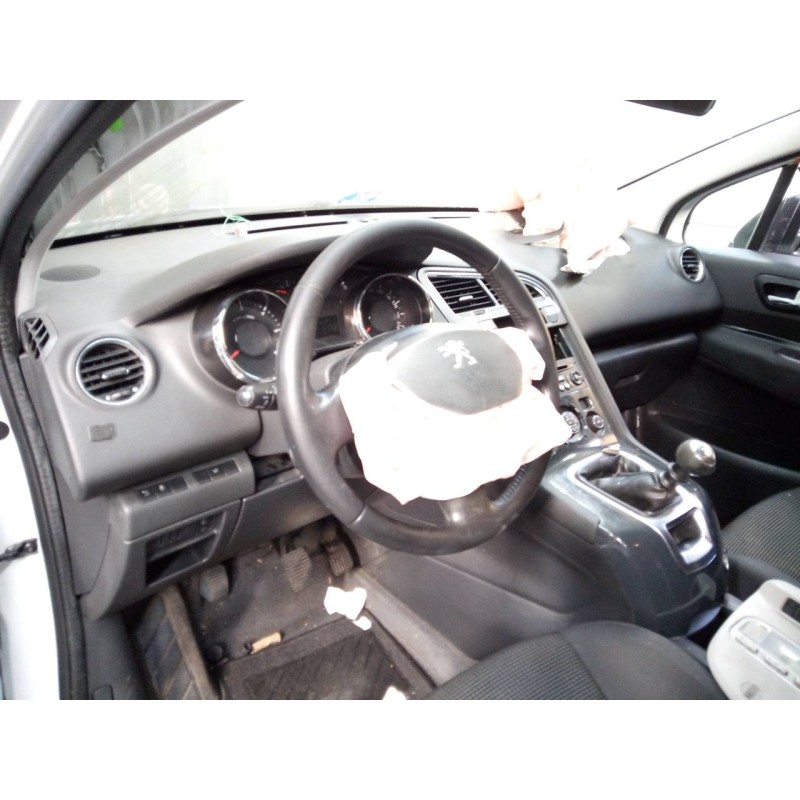 peugeot 5008 del año 2015