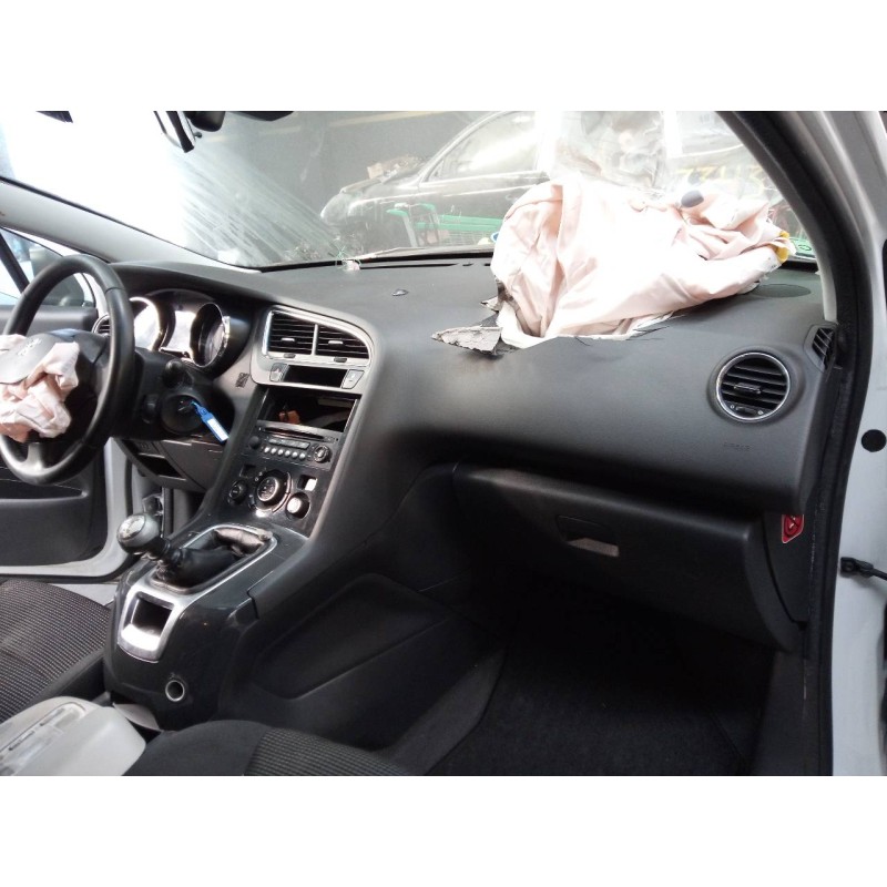 peugeot 5008 del año 2015