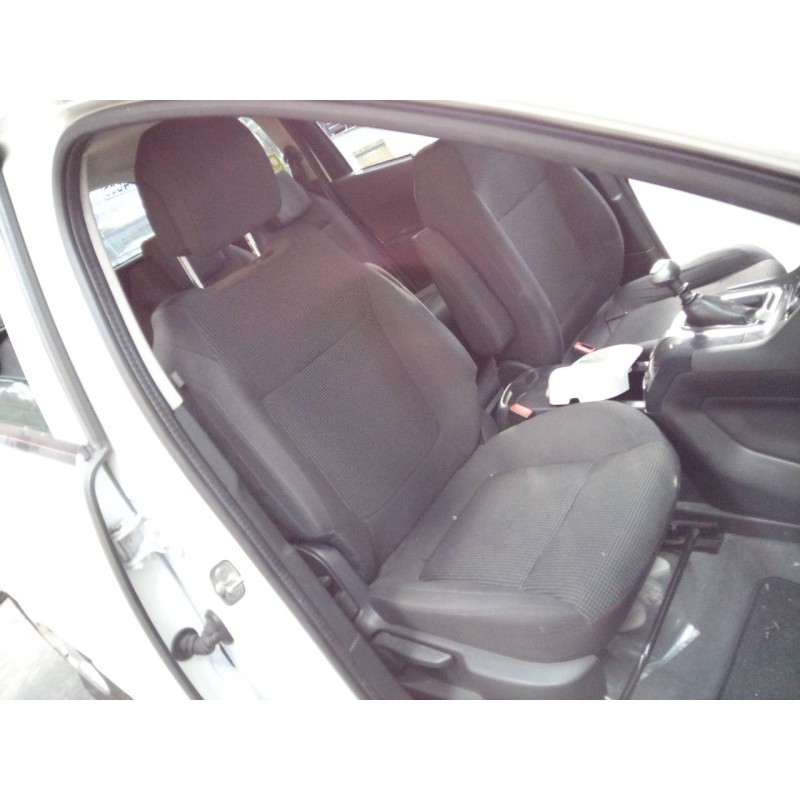 peugeot 5008 del año 2015