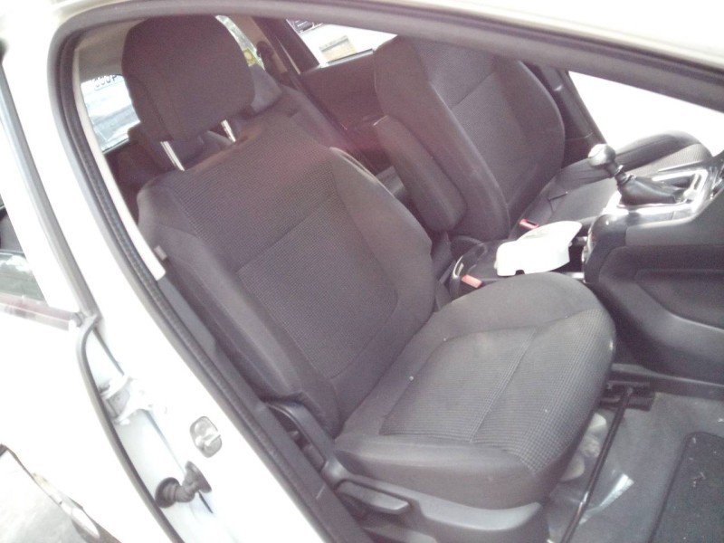 peugeot 5008 del año 2015