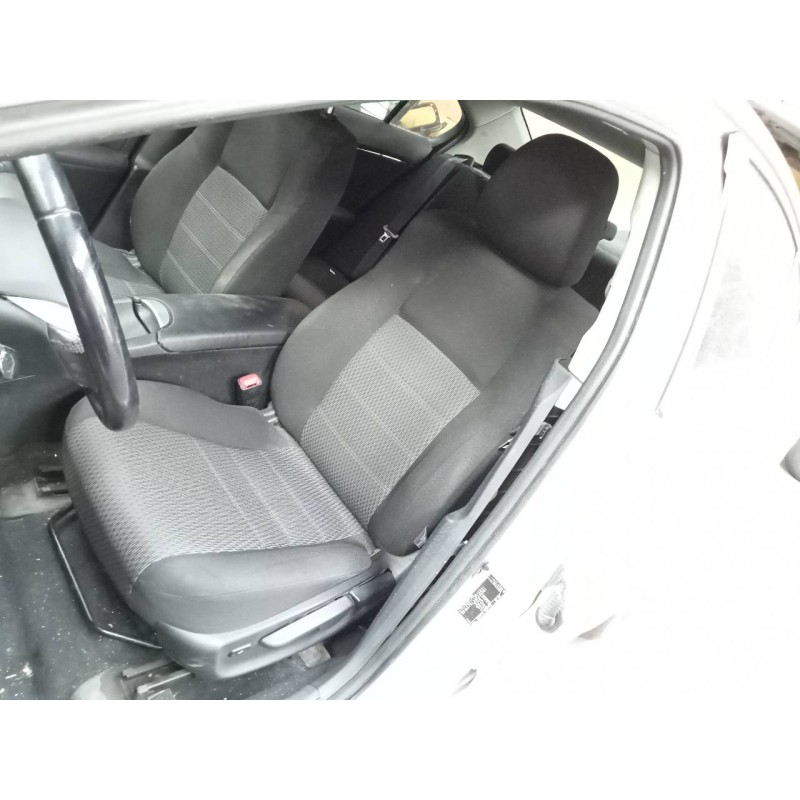 toyota avensis (t27) del año 2014