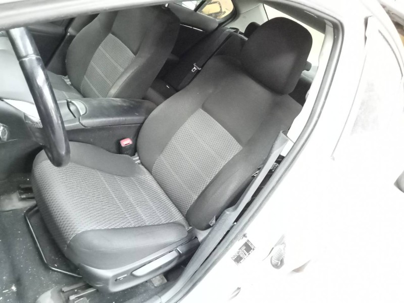 toyota avensis (t27) del año 2014