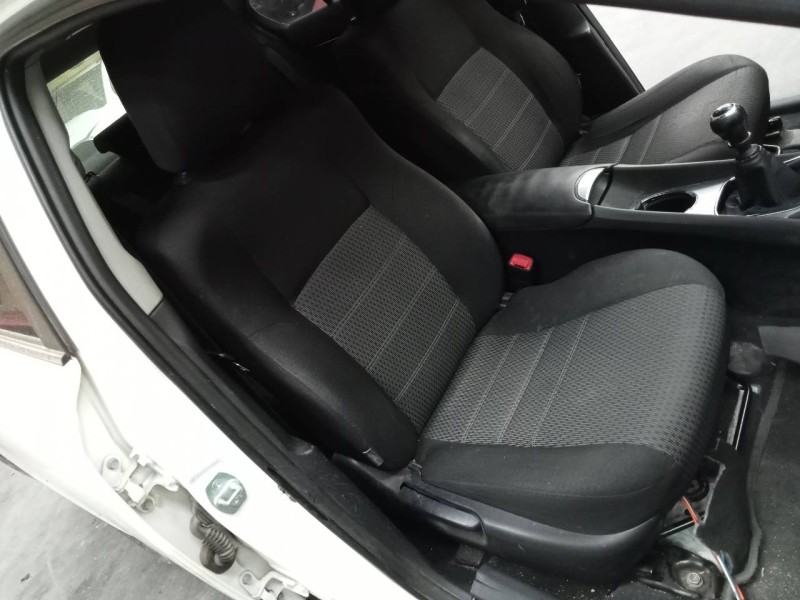 toyota avensis (t27) del año 2014