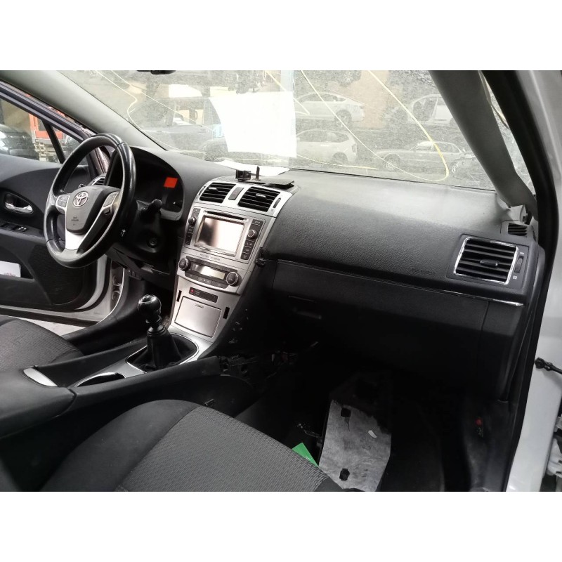 toyota avensis (t27) del año 2014