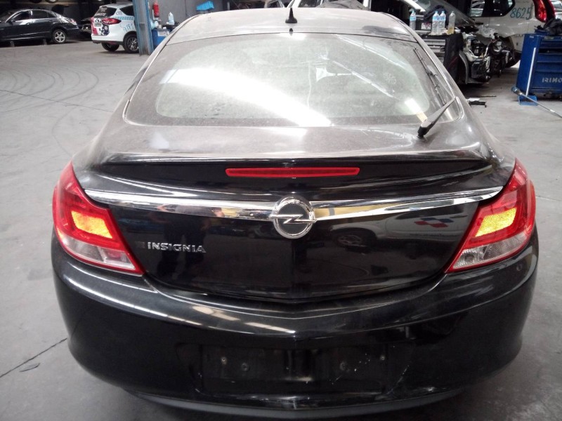 opel insignia berlina del año 2011
