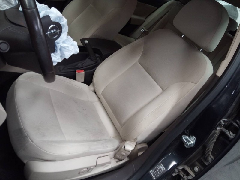 opel insignia berlina del año 2011