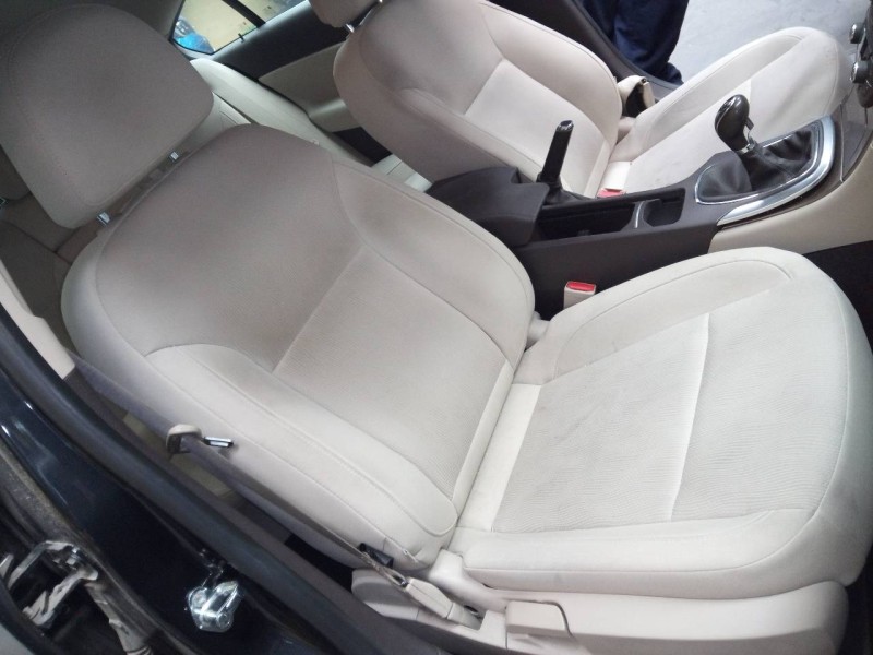 opel insignia berlina del año 2011