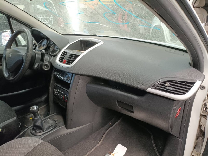 peugeot 207 del año 2009